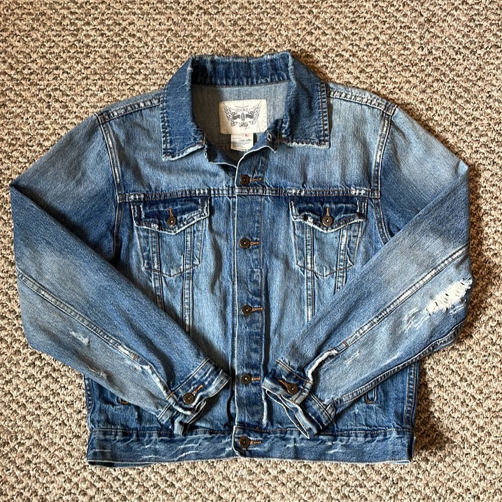 Carbon Jean Co. Vintage Distressed Denim Trucker Jacket - Blue